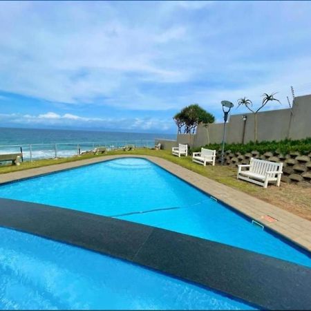 Whale Rock, Modern Beachfront Apartment Margate Bagian luar foto
