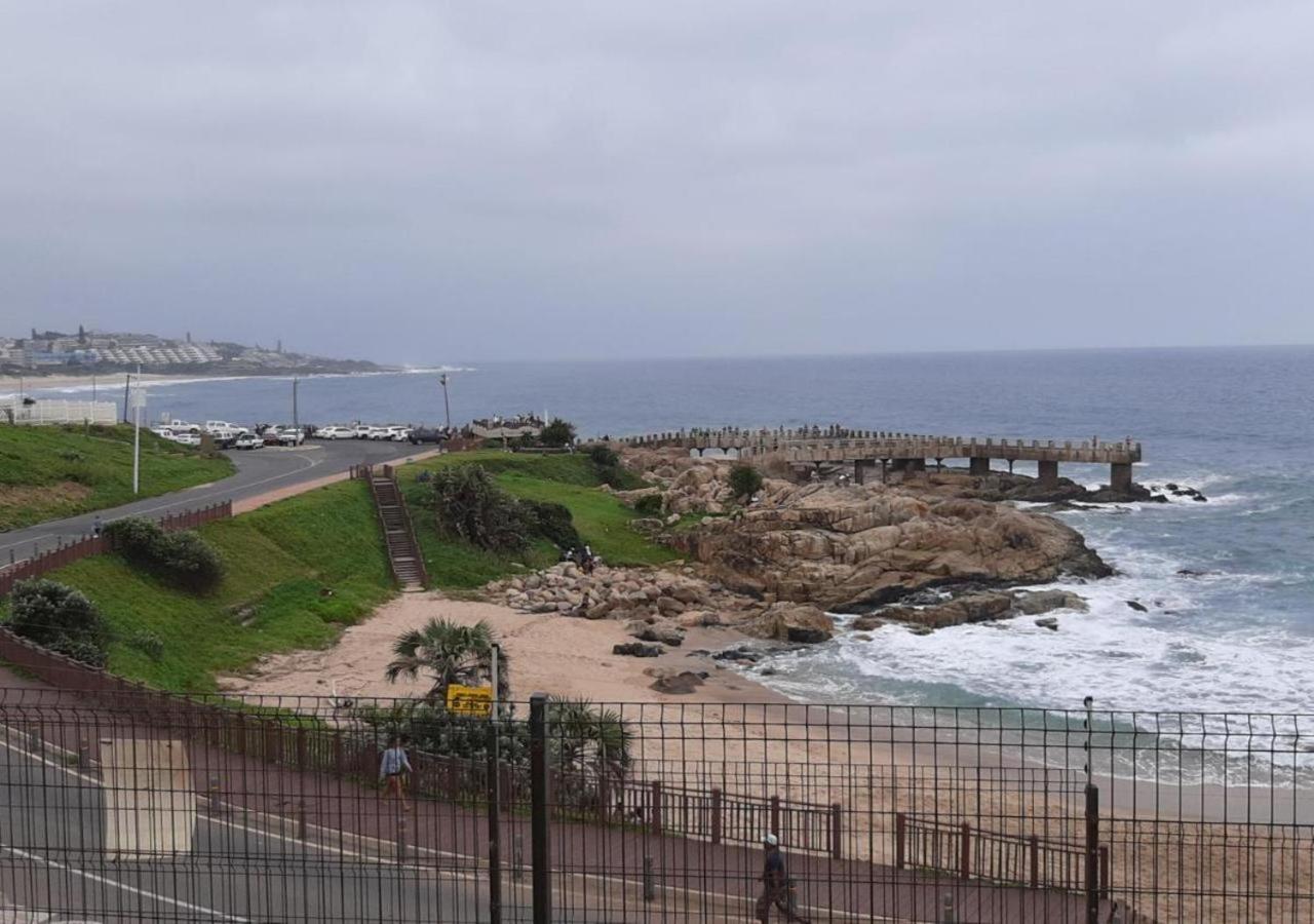 Whale Rock, Modern Beachfront Apartment Margate Bagian luar foto