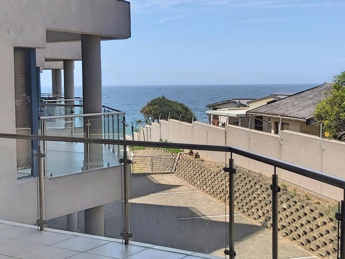Whale Rock, Modern Beachfront Apartment Margate Bagian luar foto