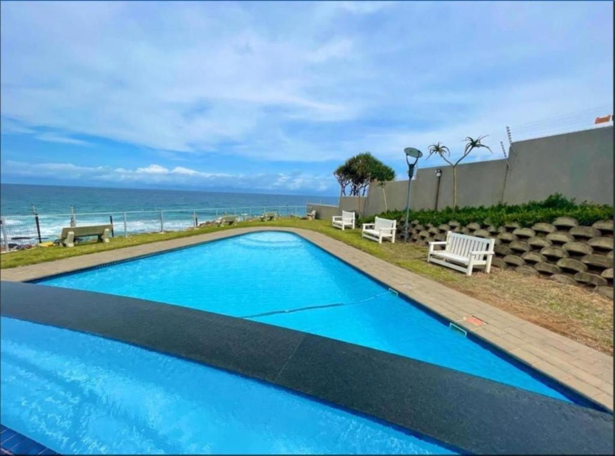 Whale Rock, Modern Beachfront Apartment Margate Bagian luar foto